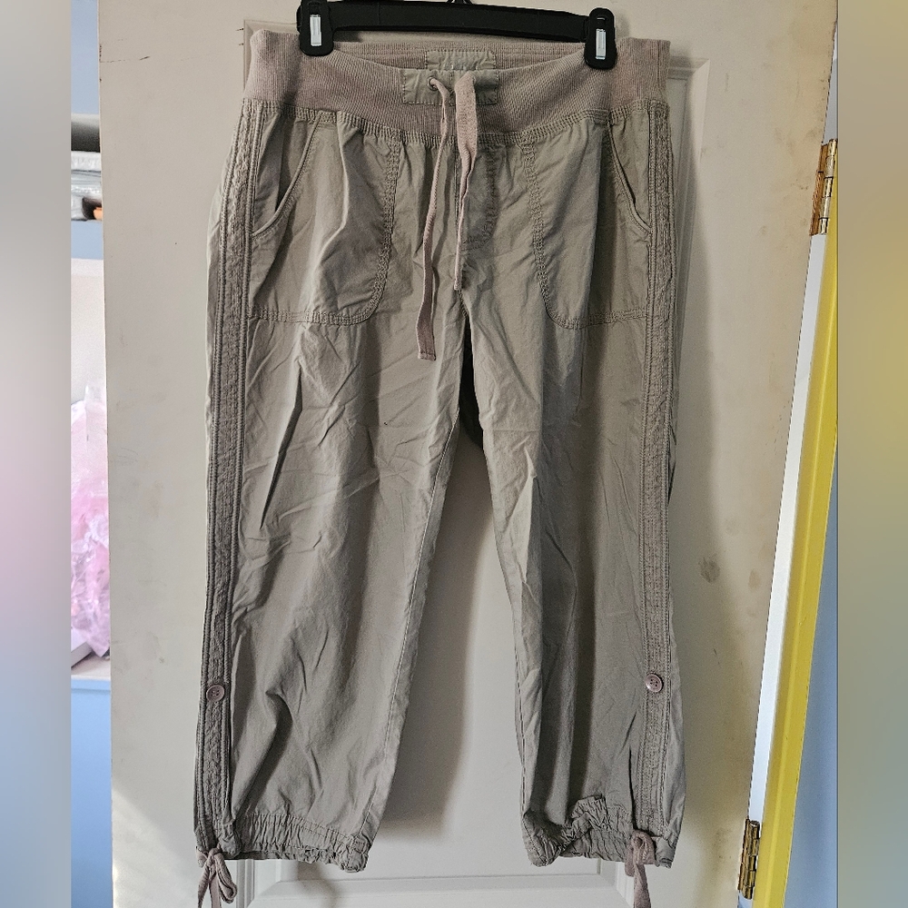 Calvin Klein Women's Cropped Cargo Pants,  Size MM